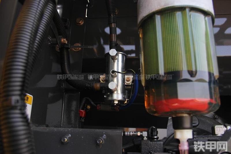 住友SH210-5挖掘机局部