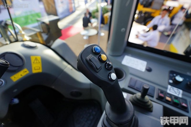 山东临工L959F装载机局部