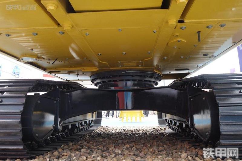 小松HB205-1M0挖掘机局部