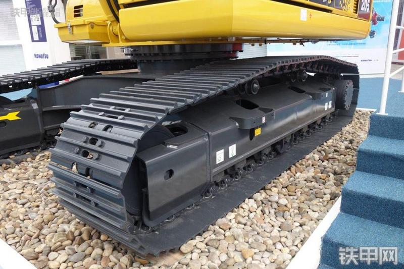 小松HB205-1M0挖掘机局部