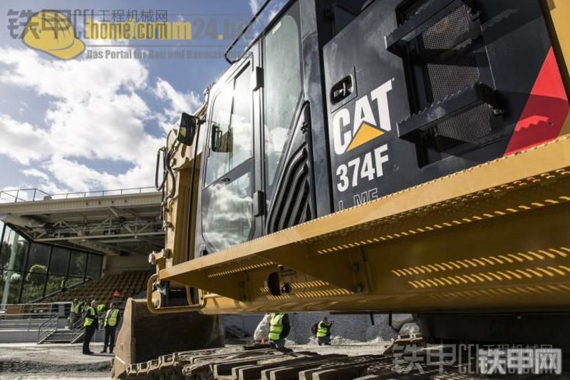 卡特彼勒374F液压挖掘机局部