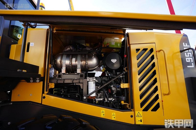 山东临工L959F装载机局部