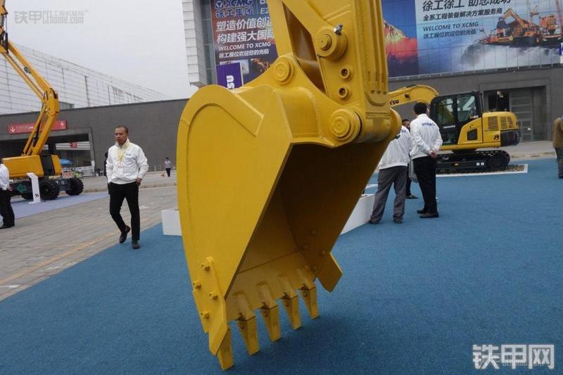 小松HB205-1M0挖掘机局部