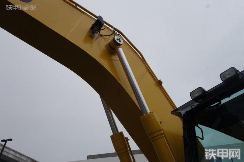 小松HB205-1M0挖掘机局部