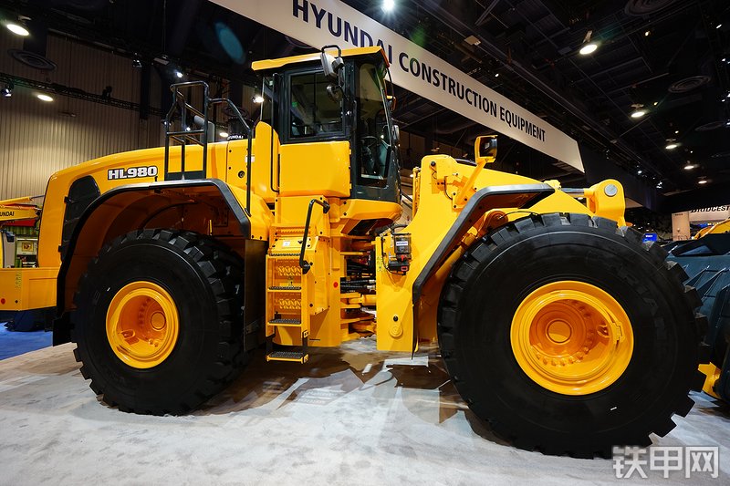 现代HL980装载机整机外观