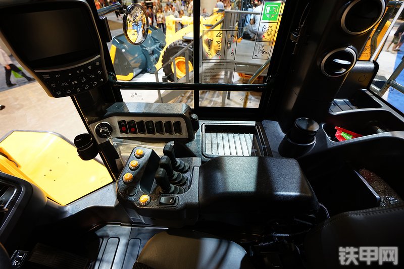 现代HL980装载机局部