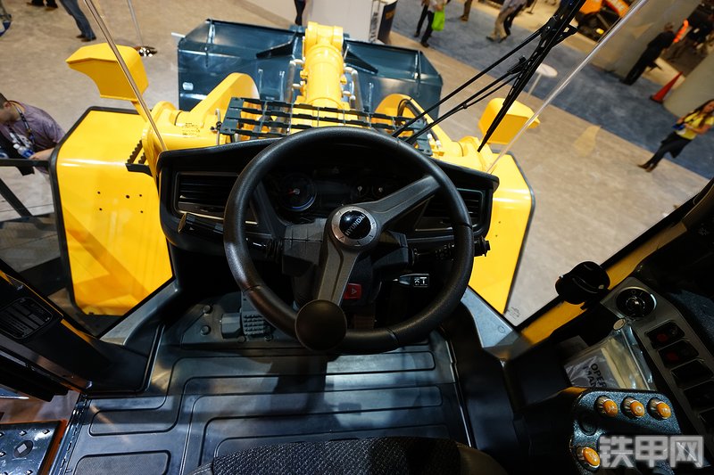 现代HL980装载机局部