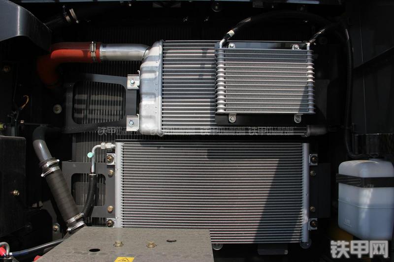 住友SH210-5矿山版挖掘机局部