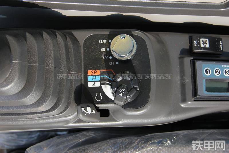 住友SH210-5矿山版挖掘机局部