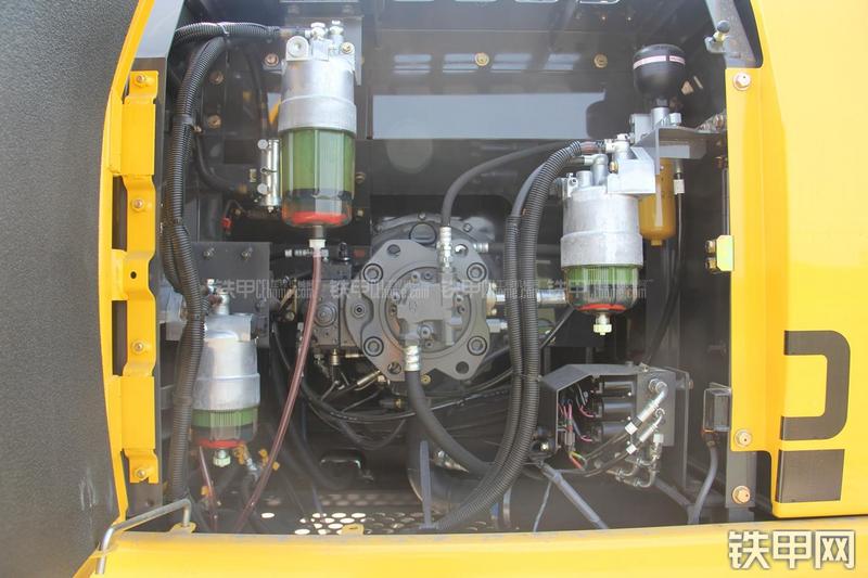 住友SH210-5矿山版挖掘机局部