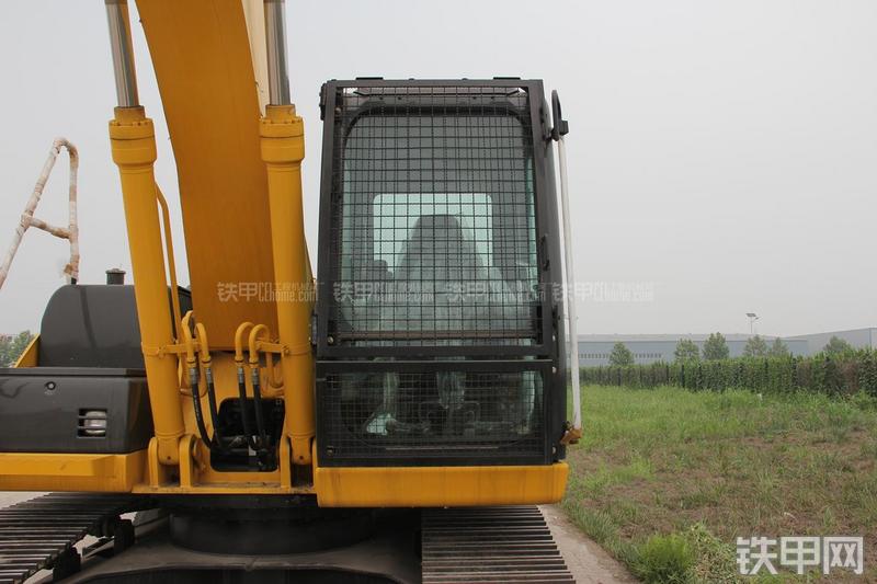 住友SH210-5矿山版挖掘机局部