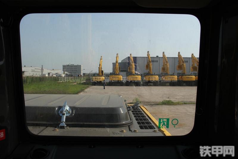 住友SH210-5矿山版挖掘机局部