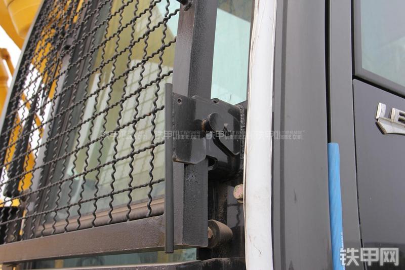 住友SH210-5矿山版挖掘机局部