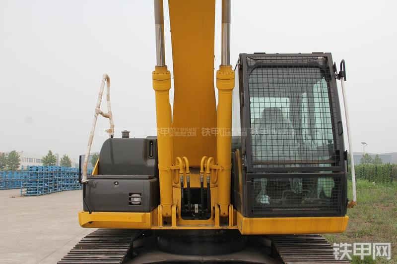 住友SH210-5矿山版挖掘机局部