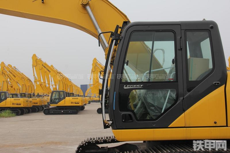 住友SH210-5矿山版挖掘机局部