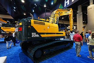 现代HX220L挖掘机