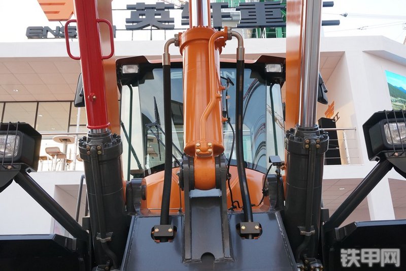 英轩重工YX656H装载机局部