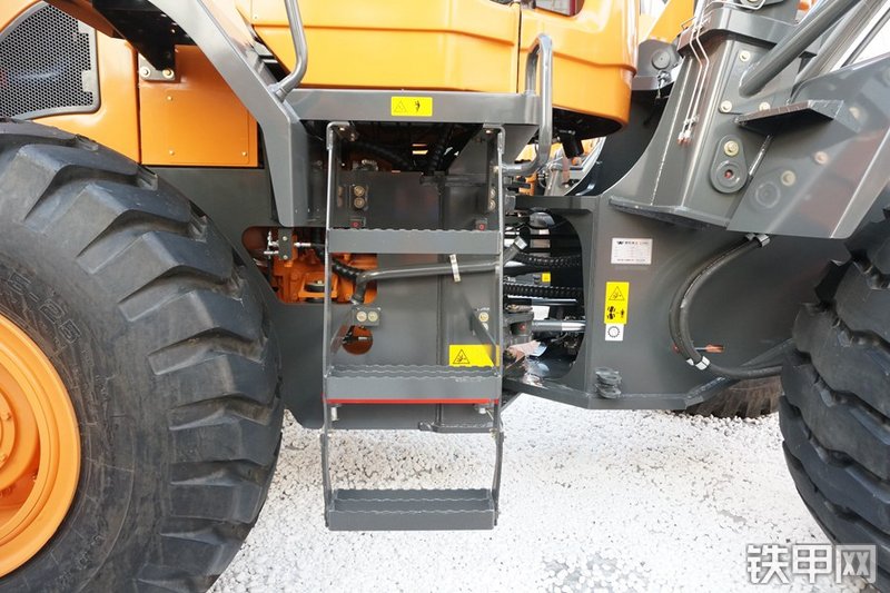 英轩重工YX656H装载机局部