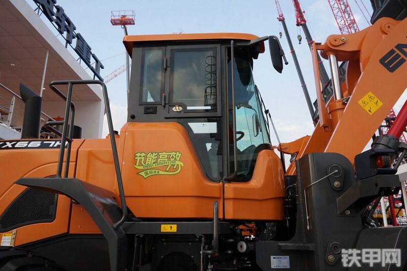英轩重工YX667H装载机整机外观