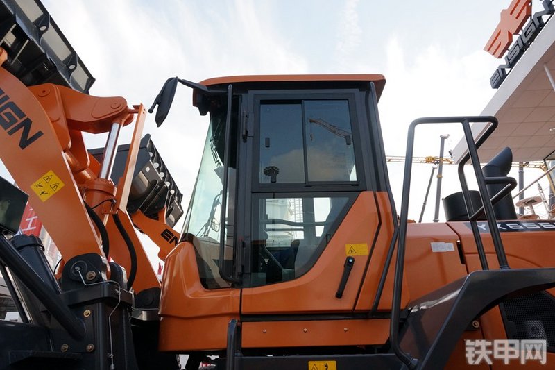 英轩重工YX656H装载机局部