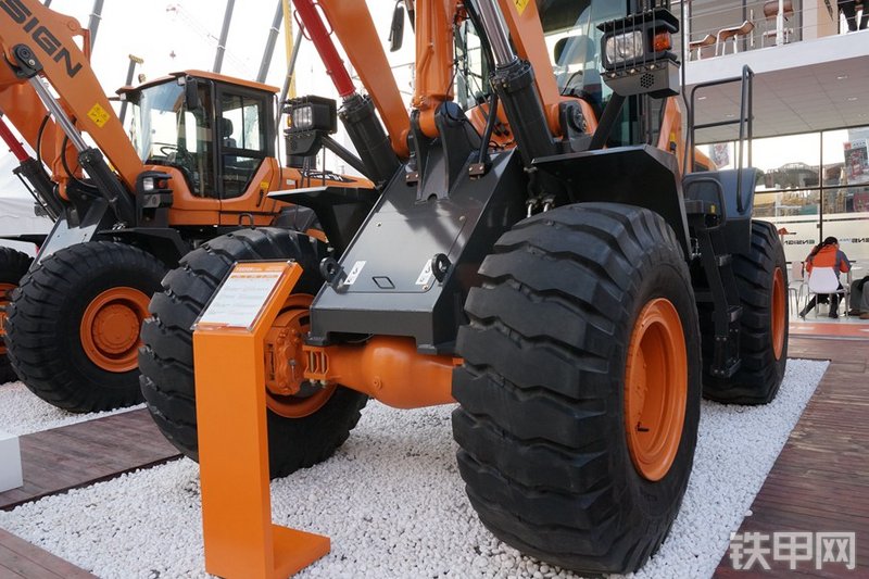 英轩重工YX656H装载机局部