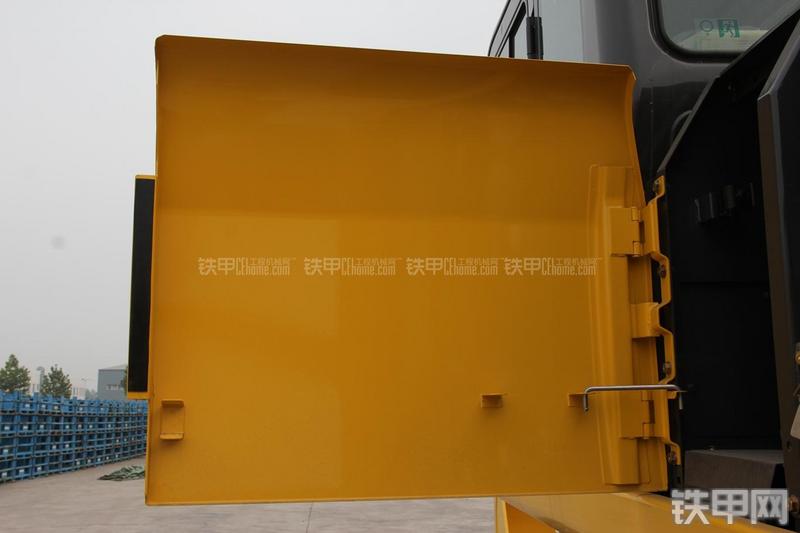 住友SH300-5挖掘机局部