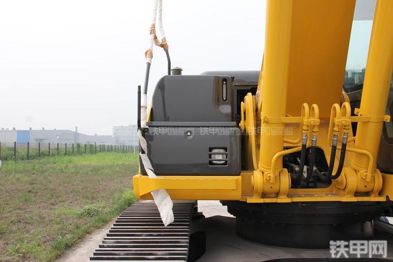 住友SH300-5挖掘机局部