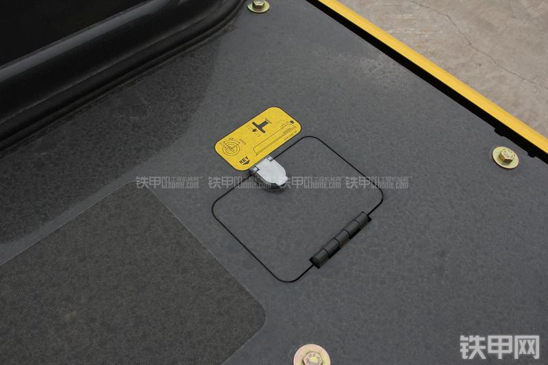 住友SH300-5挖掘机局部