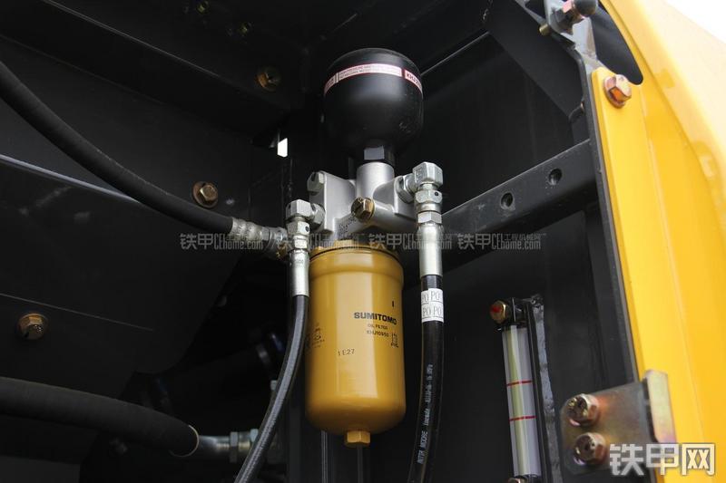 住友SH300-5挖掘机局部