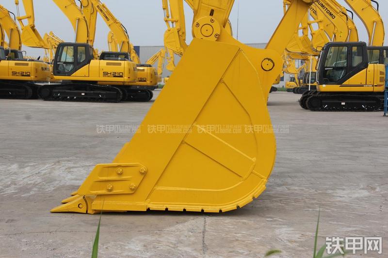 住友SH300-5挖掘机局部