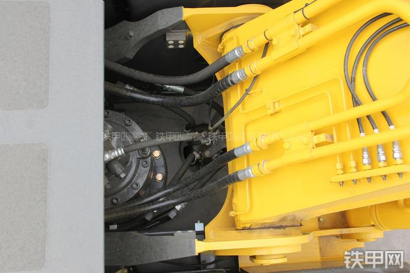 住友SH300-5挖掘机局部