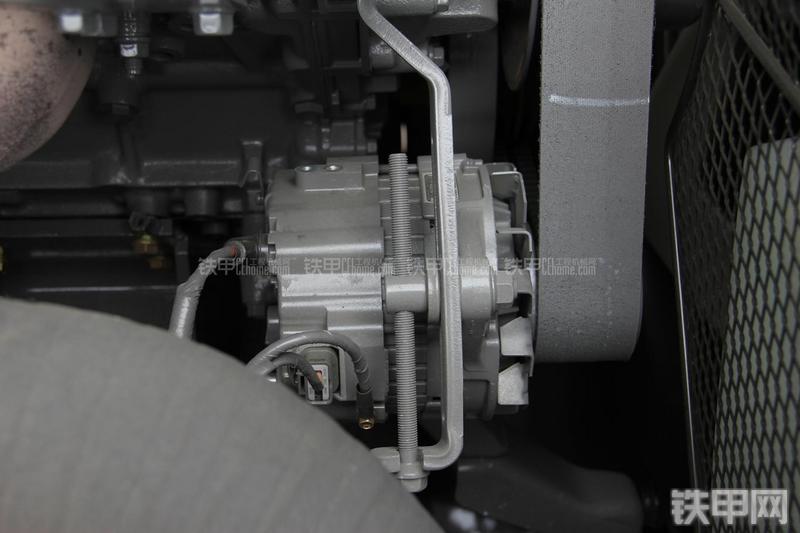 住友SH300-5挖掘机局部