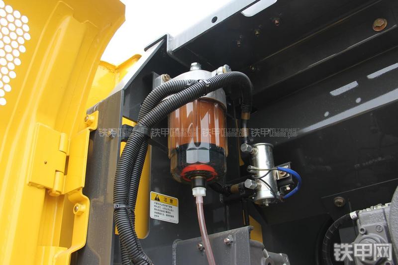 住友SH300-5挖掘机局部