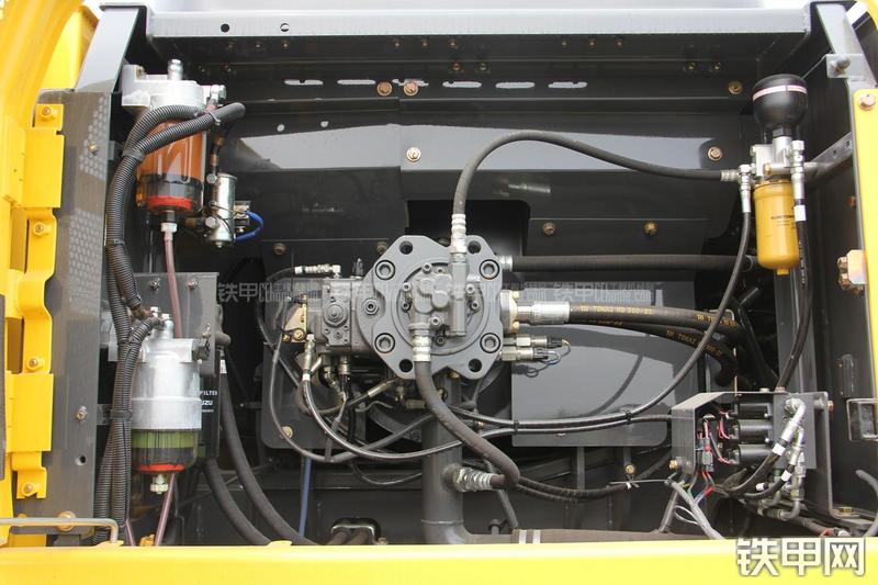 住友SH300-5挖掘机局部