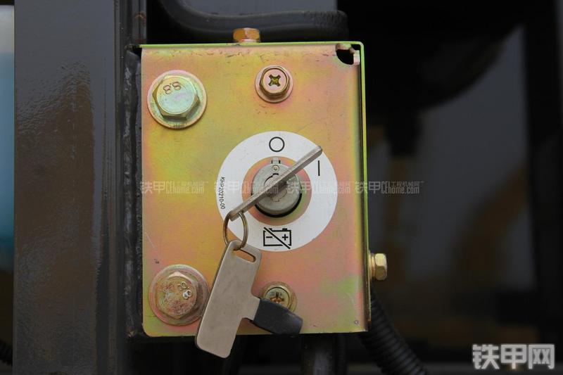 住友SH300-5挖掘机局部