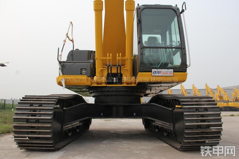 住友SH300-5挖掘机局部