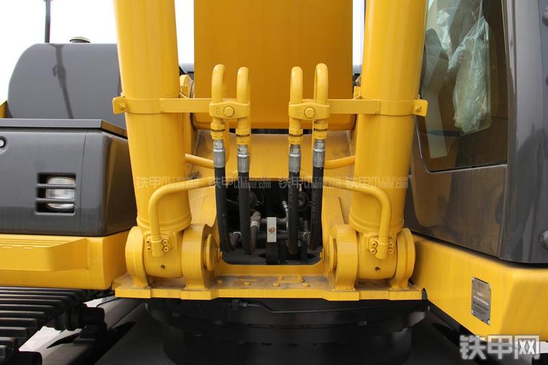 住友SH300-5挖掘机局部