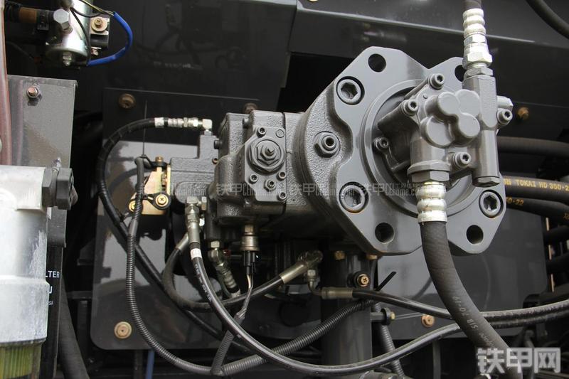 住友SH300-5挖掘机局部