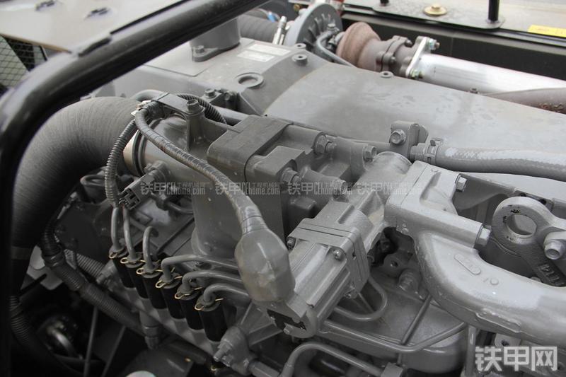 住友SH300-5挖掘机局部