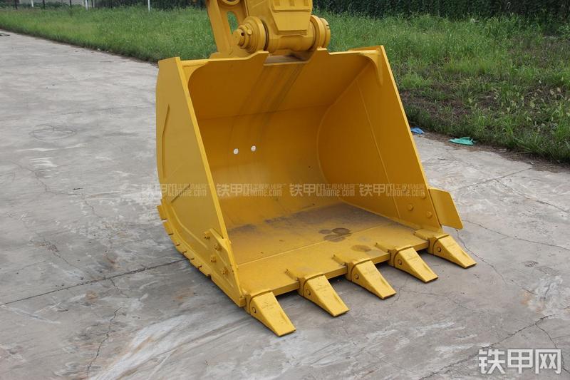 住友SH300-5挖掘机局部