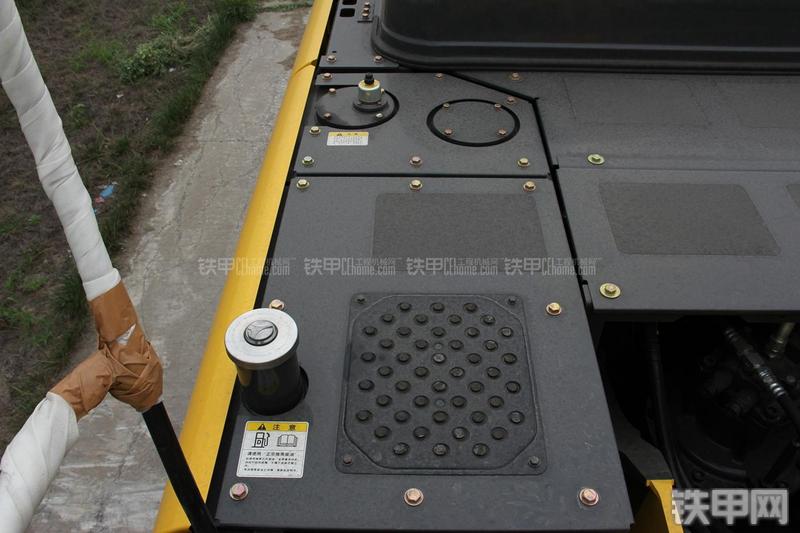 住友SH300-5挖掘机局部