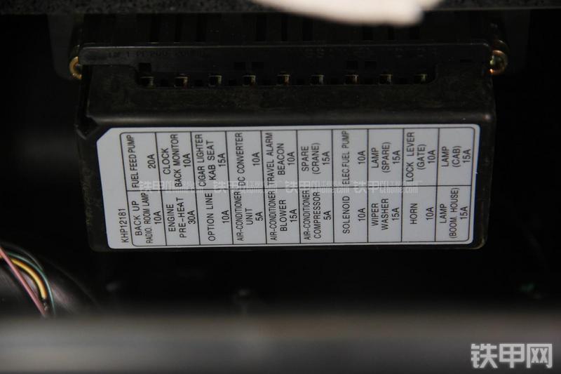 住友SH300-5挖掘机局部