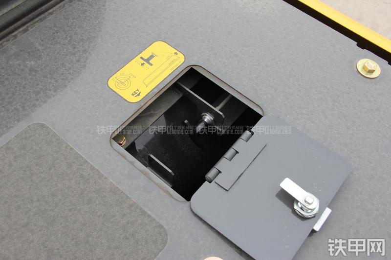 住友SH300-5挖掘机局部