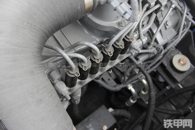 住友SH300-5挖掘机局部