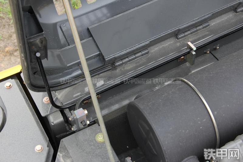 住友SH300-5挖掘机局部