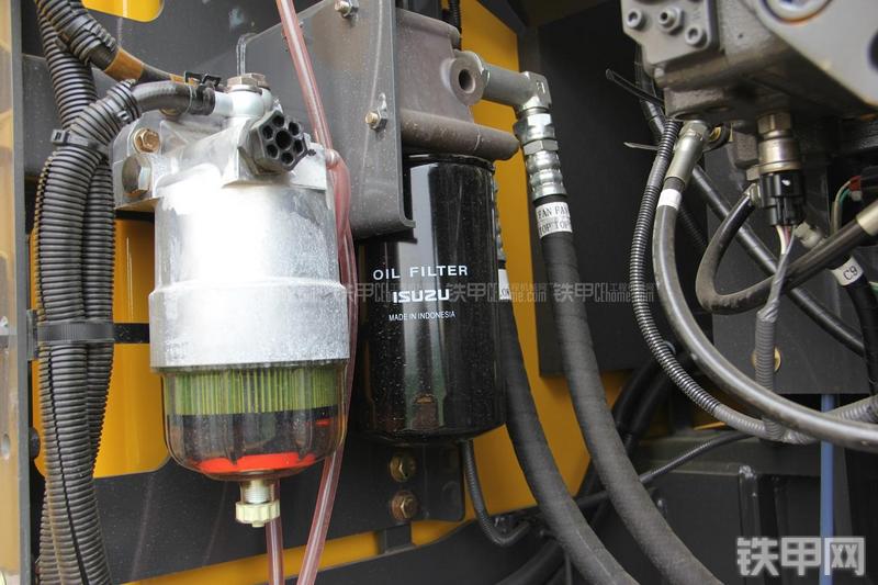 住友SH300-5挖掘机局部