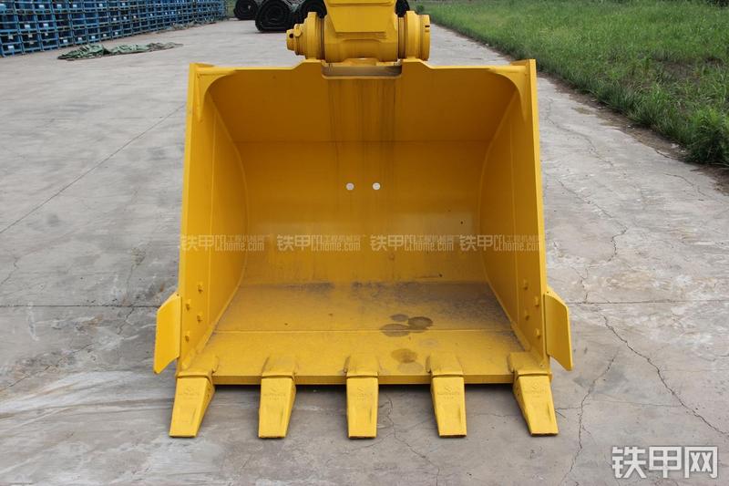 住友SH300-5挖掘机局部