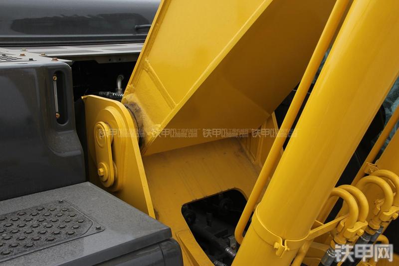 住友SH300-5挖掘机局部