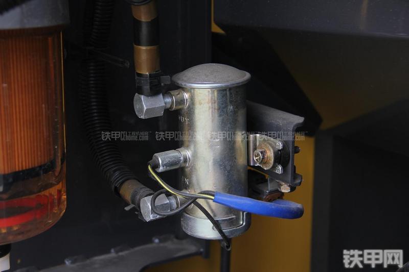 住友SH300-5挖掘机局部