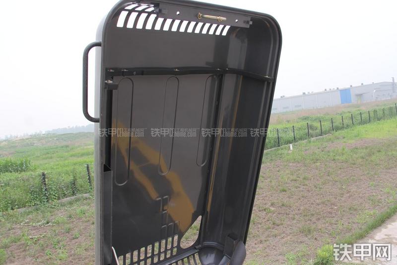 住友SH300-5挖掘机局部